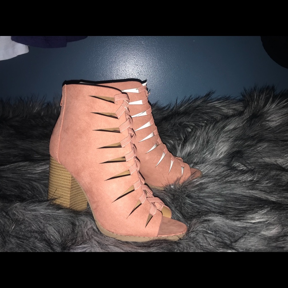 Peachy/coral heels
